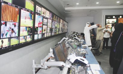 طلبة كلية الاتصال في جامعة العين –مقر-العين-  يزورون تلفزيون أبوظبي