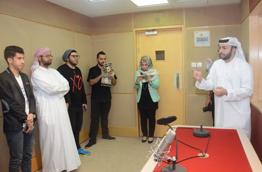 زيارة علمية إلى مؤسسة دبي للإعلام بمناسبة اليوم العالمي للإذاعة