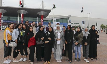 وفد طلابي يزور معرض دبي للطيران 