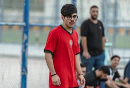 كرة القدم في نصف ملعب 1 ضد 1