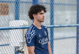 كرة القدم في نصف ملعب 1 ضد 1