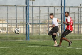 كرة القدم في نصف ملعب 1 ضد 1