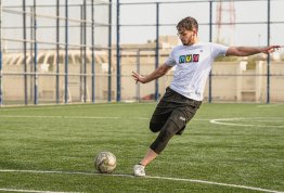 كرة القدم في نصف ملعب 1 ضد 1