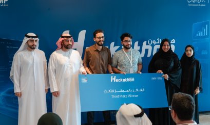 طالب من جامعة العين يحقق المركز الأول في هاكاثون الذكاء الاصطناعي لتطوير النقل العام في عجمان